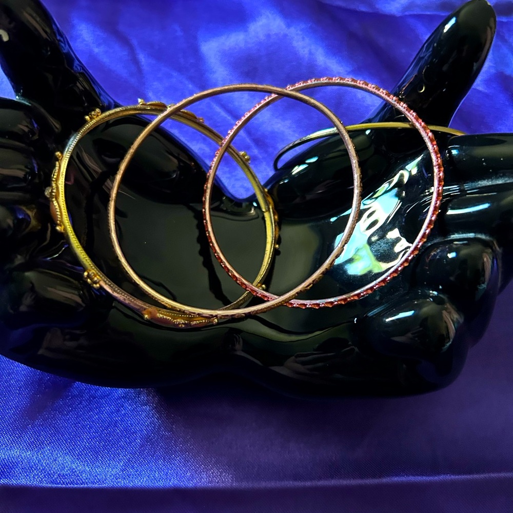 Cute set of 4 Pink and Gold Metal Bangle Bracelets. The flower one has damage.
